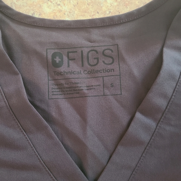 Figs Technical Collection Dark Gray Scrub Top in Size Small - Picture 6 of 7